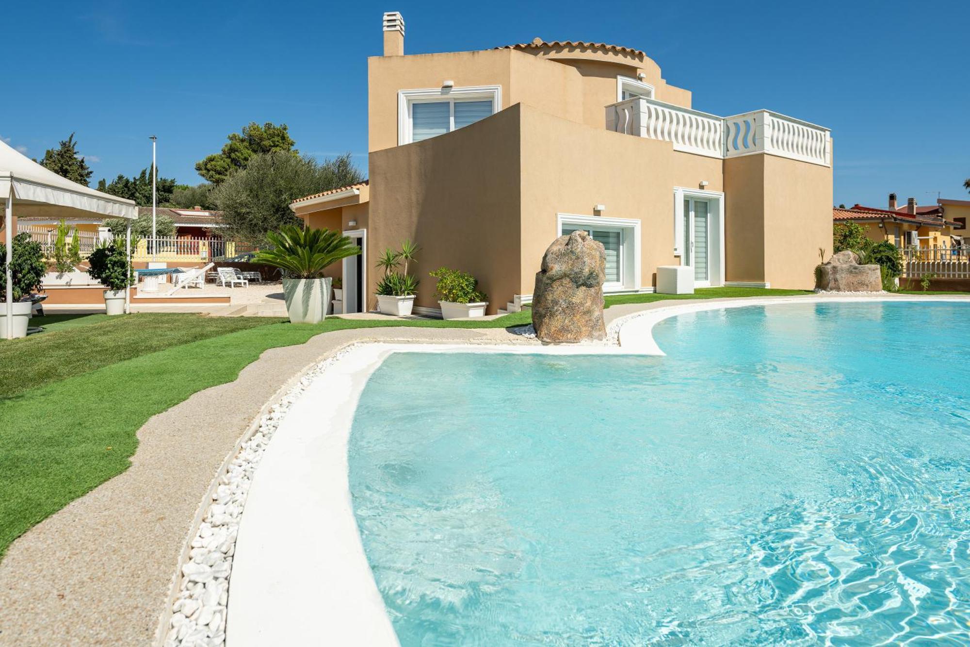 Villa Leon With Private Pool Quartu SantʼElena Esterno foto